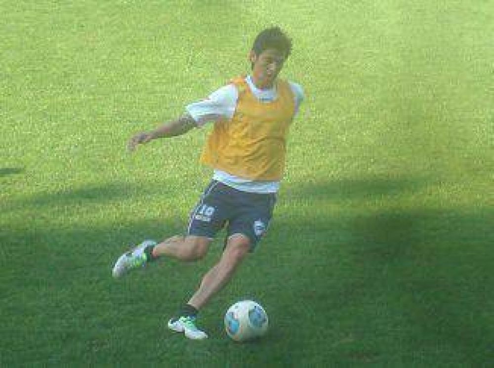 Mientras Caneo y Bra�a entrenan en Tandil, sus representantes los ofrecen a otros clubes