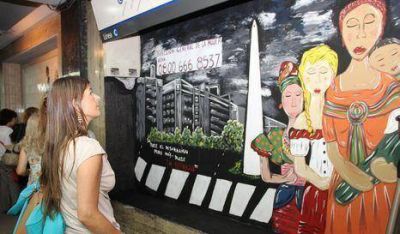 Inauguran mural en homenaje a la "mujer migrante"