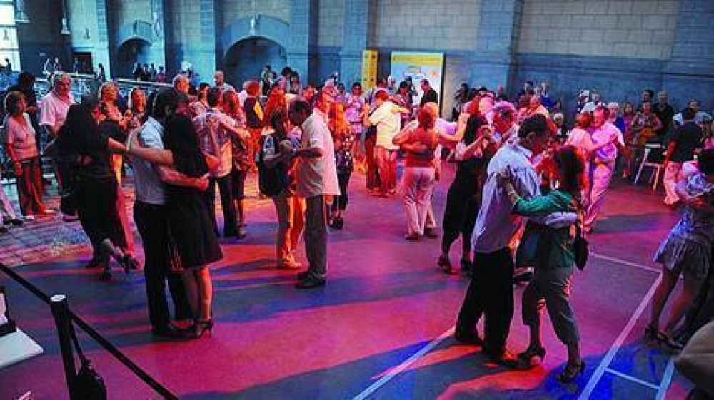 La voz de Adriana Varela y una milonga recordaron a Pichuco