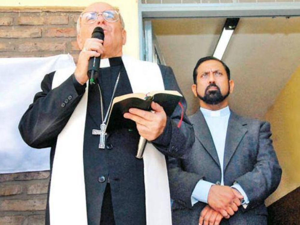 Dura crtica del Arzobispado al padre Ignacio por avalar el matrimonio gay