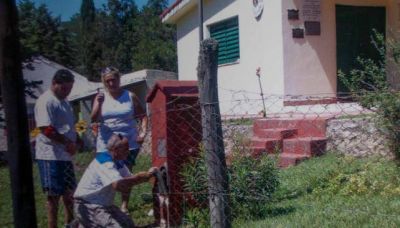 Intentan recuperar una escuela ocupada