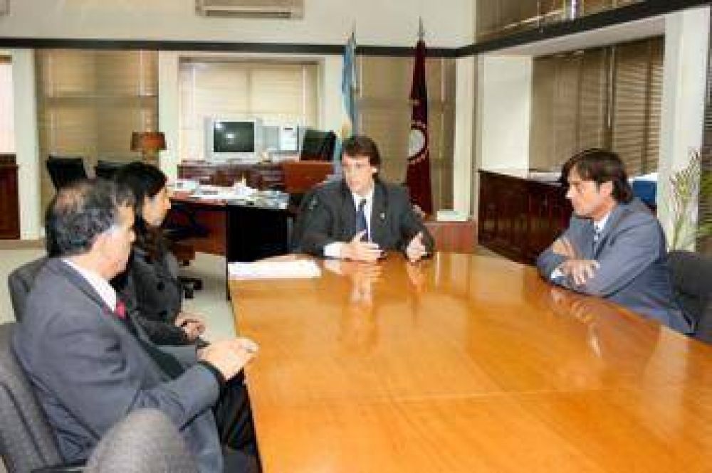 Legisladores radicales se reunieron con el ministro Kosiner. 