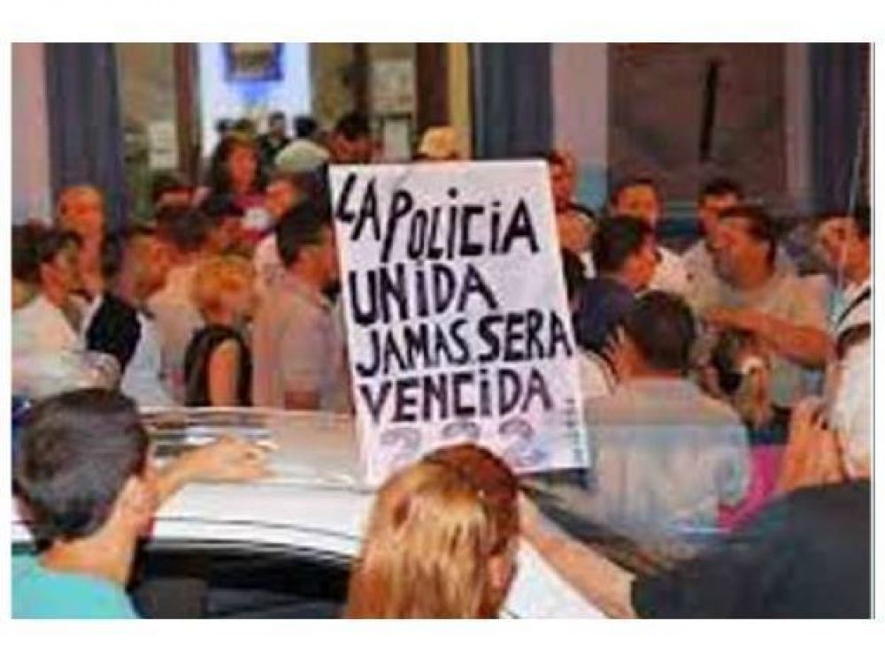 Acuartelamiento policial e interrogantes sobre la fuerza