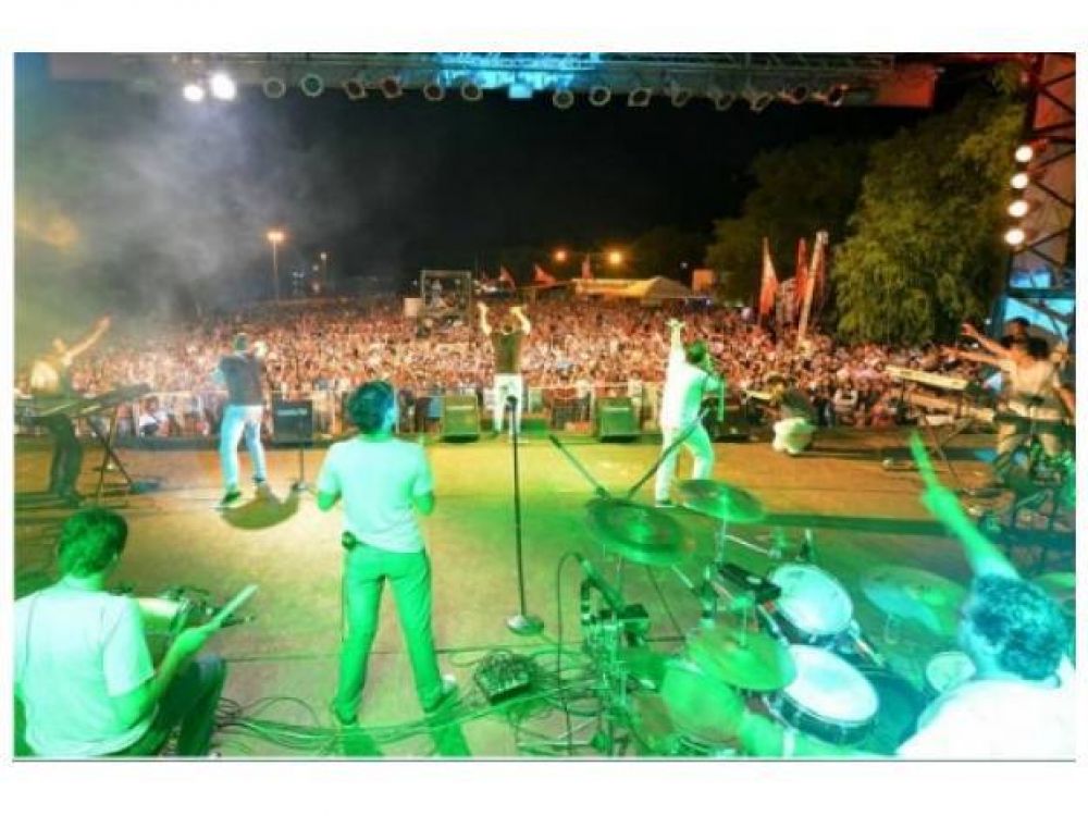 Imponente marco de la Fiesta de la Playa en Concepci�n del Uruguay