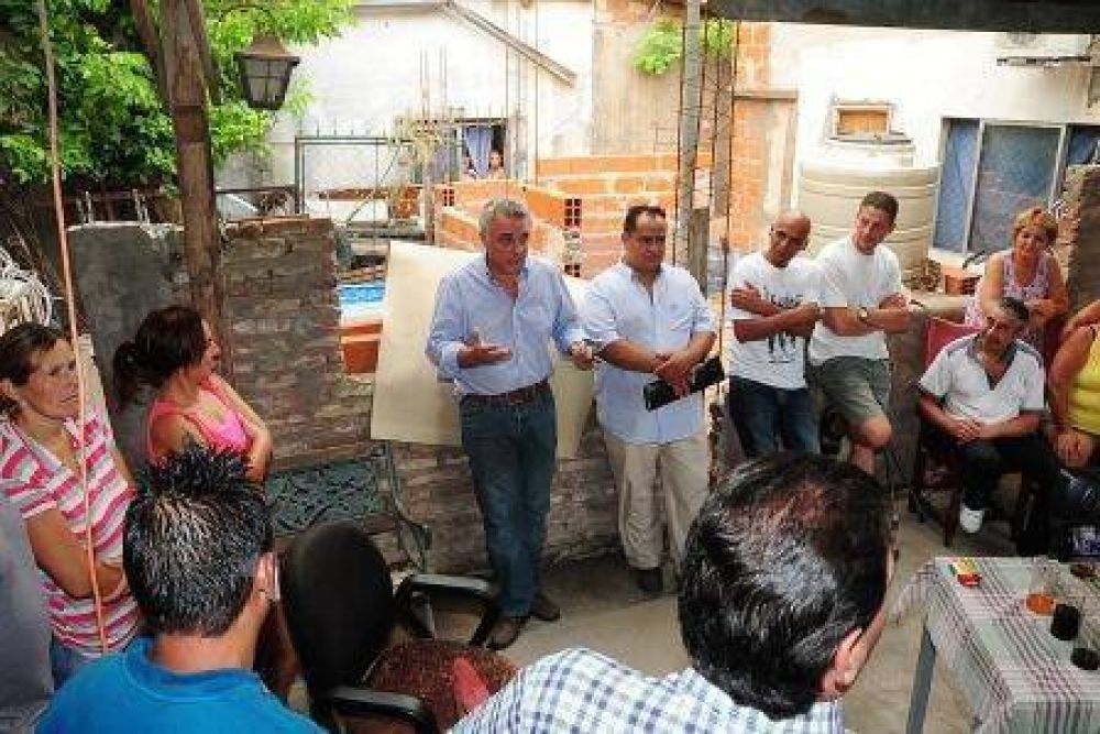 Julio Zamora visit� a los vecinos de Tigre afectados por el temporal 