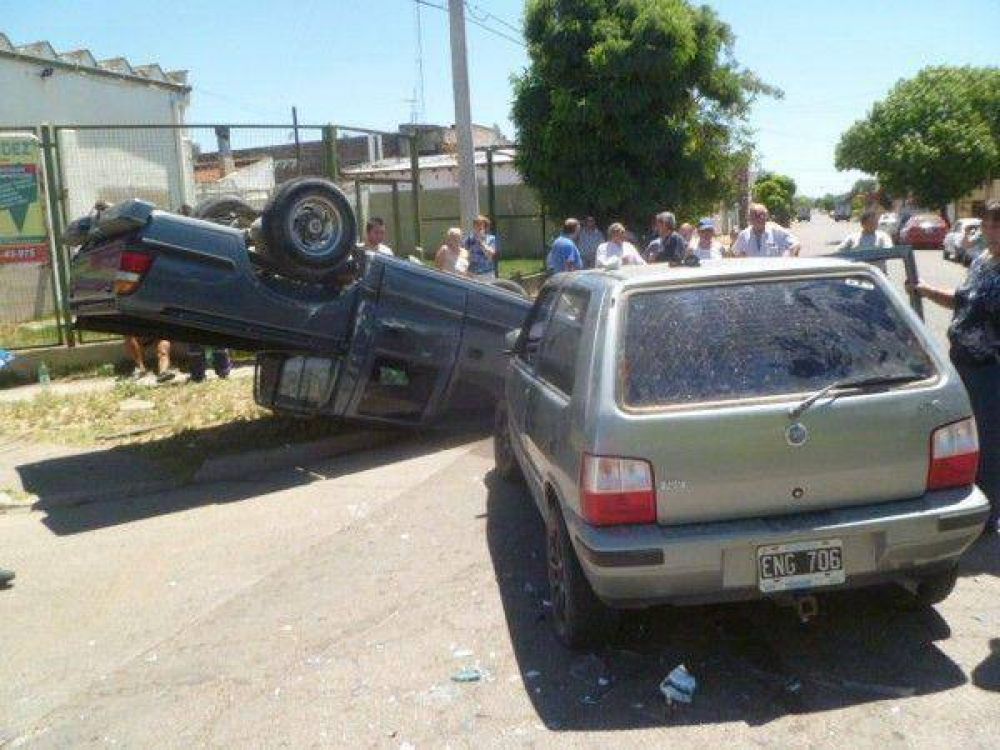 Choque, vuelco y heridos