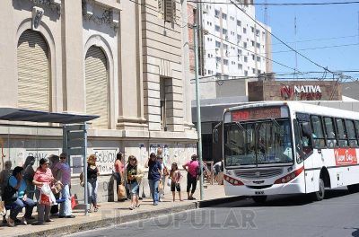 J�venes militantes, en contra del aumento de boletos