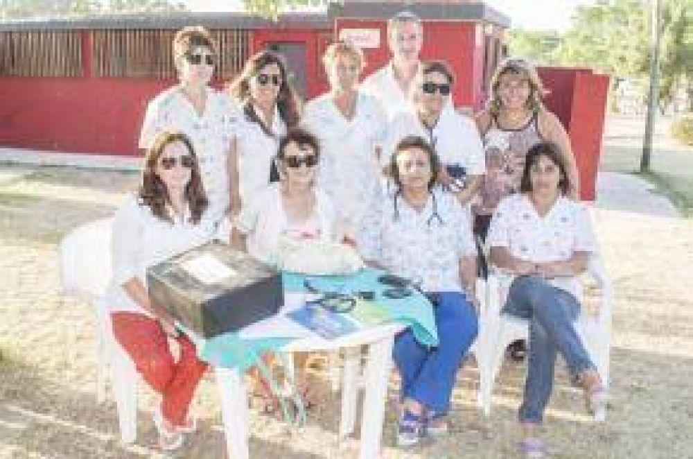 Agentes sanitarios realizan promoci�n de h�bitos saludables en el Balneario Municipal