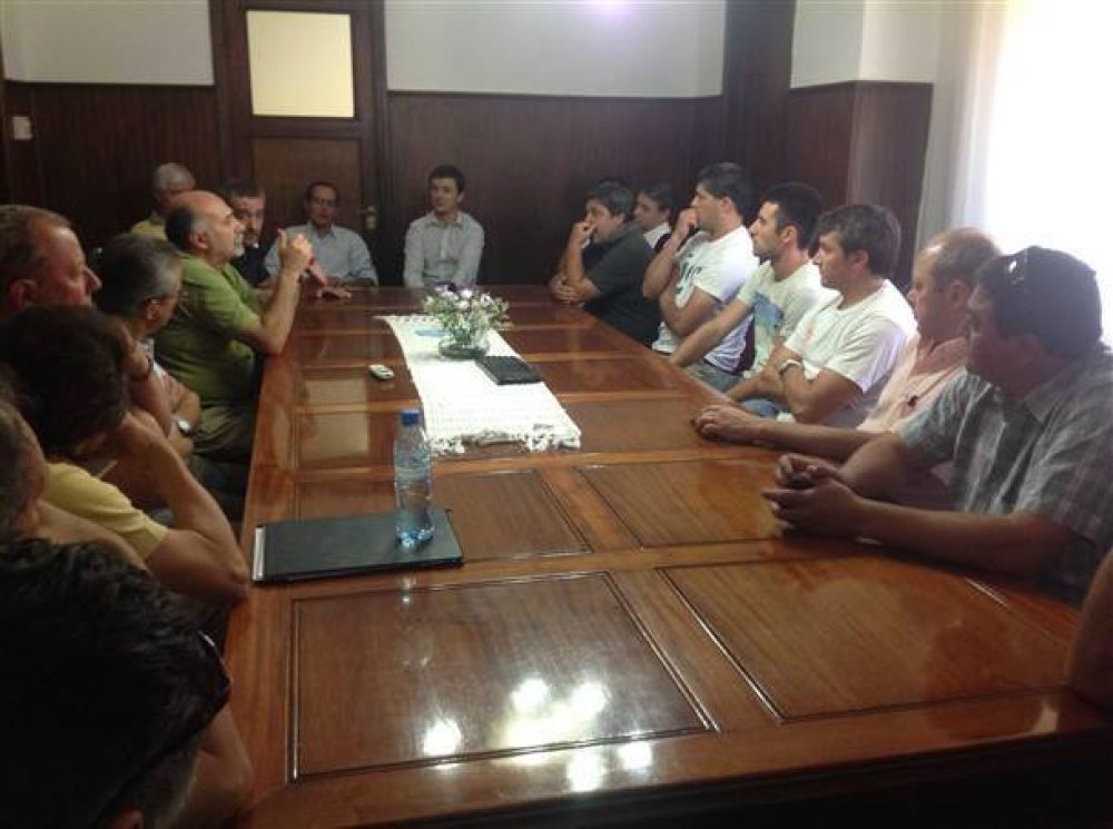 Comerciantes locales se reunieron con la empresa que construir� las 181 viviendas