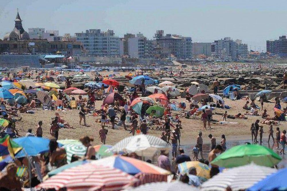D�as de playas colmadas, noches de intenso movimiento