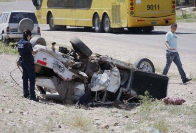 Tragedia en Maip�: un nene de 2 a�os falleci� tras un vuelco en el Acceso Este