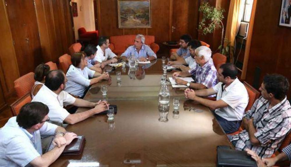 Lafalla se reuni� con gremialistas de la CGT y CTA