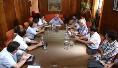 Lafalla se reuni� con gremialistas de la CGT y CTA