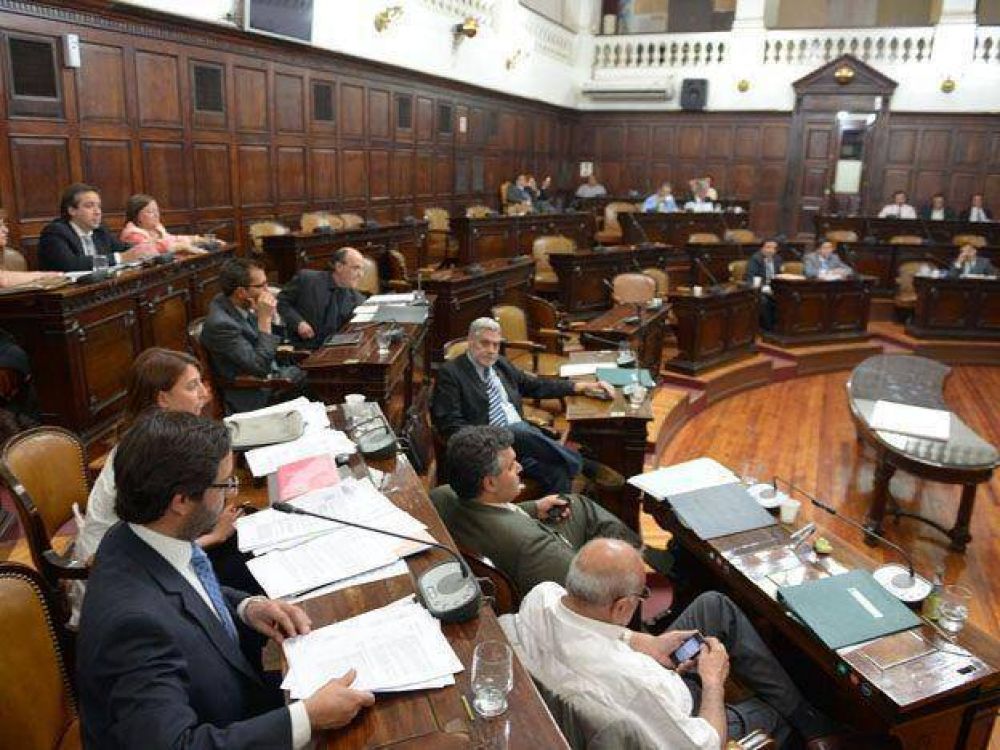 En 2013 senadores locales aprobaron apenas 9 de 118 proyectos de ley