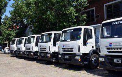 Suman m�quinas para recoger residuos y limpiar los barrios