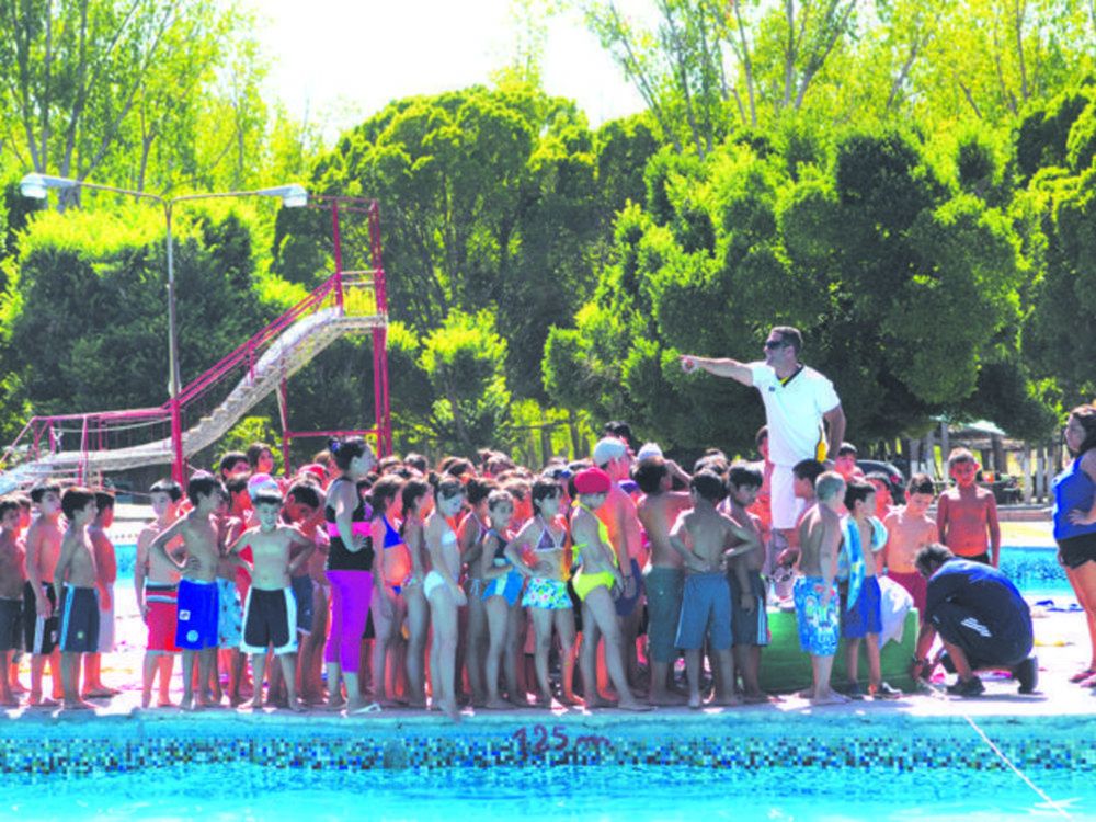 Las escuelas de verano comunales convocaron a unos 27 mil chicos