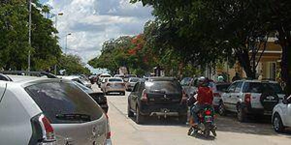 En el centro de la ciudad se cometen todo tipo de infracciones pero solo hay multas para el mal estacionamiento