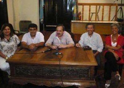 Pas� Ricardo Alfons�n por Areco y dijo...	