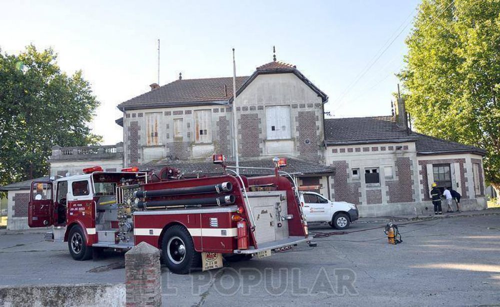 Principio de incendio en un edificio abandonado