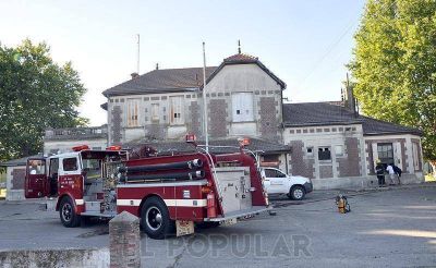 Principio de incendio en un edificio abandonado