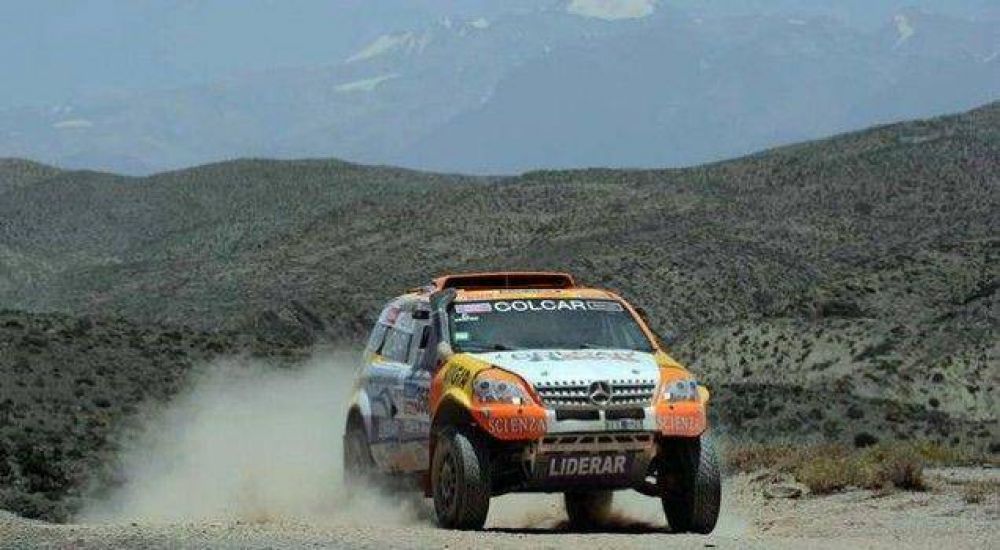 El Pato Silva avanza en el Dakar