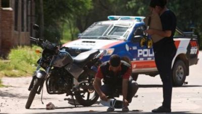 Atropell� a un motociclista y se dio a la fuga