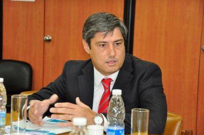 Para el presidente del Tribunal de Cuentas, monotributistas son empleados p�blicos