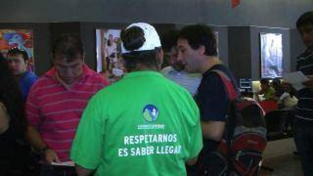 Se sortearon cascos para concientizar a motociclistas