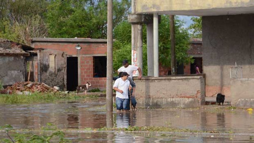 M�s de 30 familias fueron afectadas por el temporal en la localidad de Antaj�