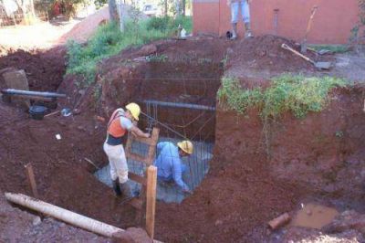 Avanzan las obras de saneamiento de arroyos y trabajos de empedrado