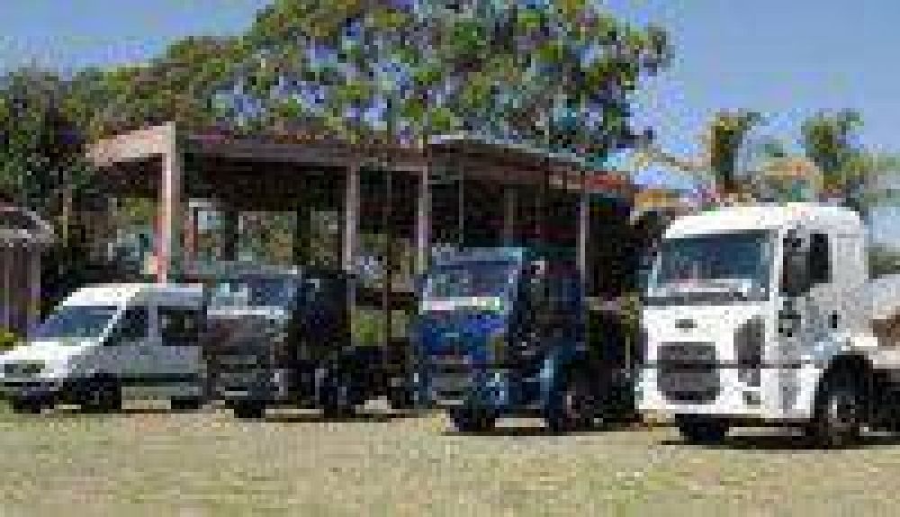 Municipios recibieron veh�culos adquiridos con fondos de regal�as mineras