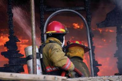 Incendio destruye totalmente una vivienda