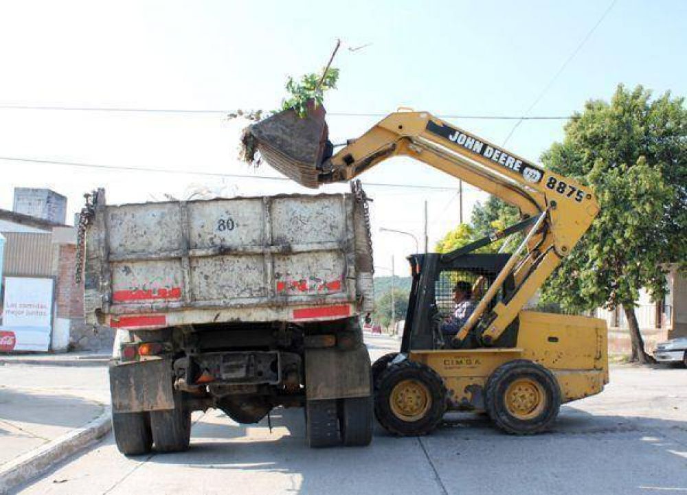 Operativo de limpieza en Barrio Mariano Moreno