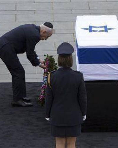 Miles de israel�es despidieron a Sharon en el Parlamento
