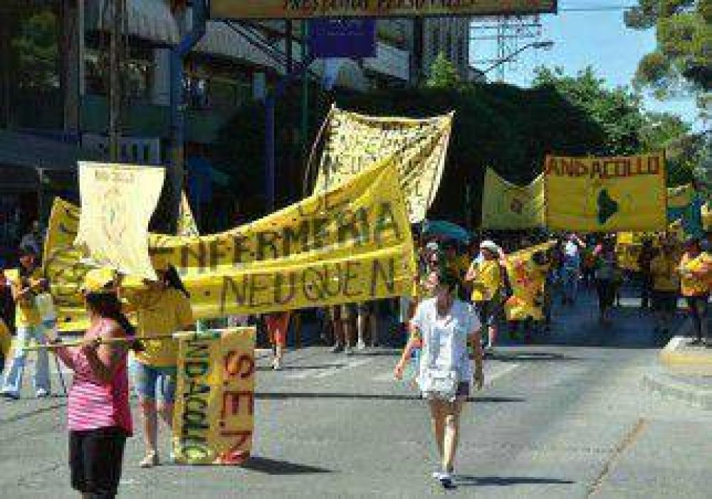 Los enfermeros continuar�n con el conflicto 