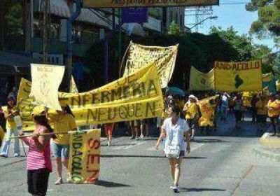 Los enfermeros continuar�n con el conflicto 