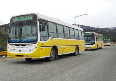 Ushuaia: Se firm� la pr�rroga del contrato de Autobuses Santa Fe