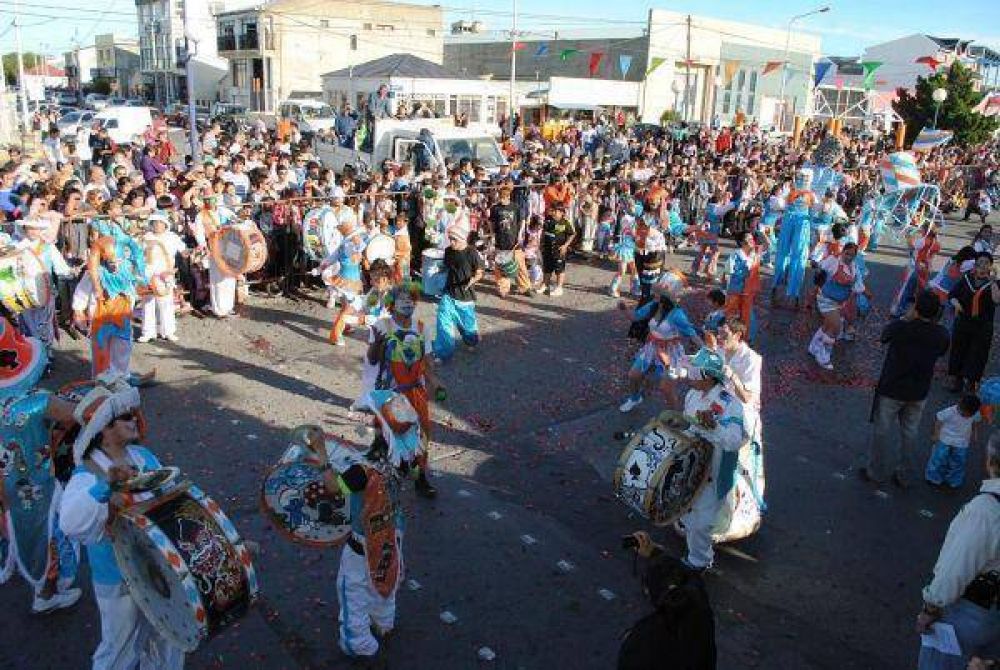 Comienzan con los preparativos del Desfile de Carnaval