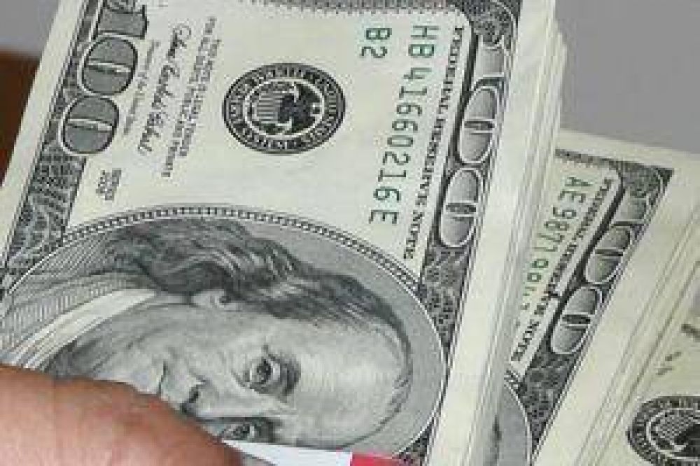 El d�lar oficial subi� tres centavos y medio a $ 6,70 y el blue cedi� a $ 10,77