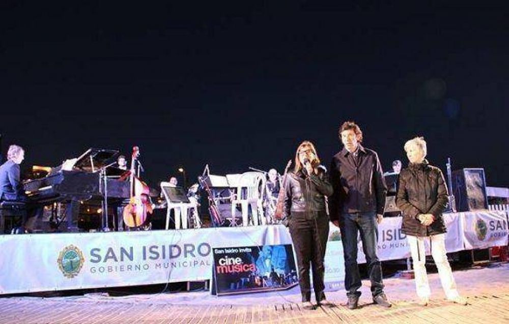 El Municipio de San Isidro proyect� cine al aire libre en Mar del Plata