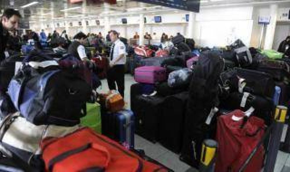 Atraso de vuelos en Ezeiza por huelga de maleteros