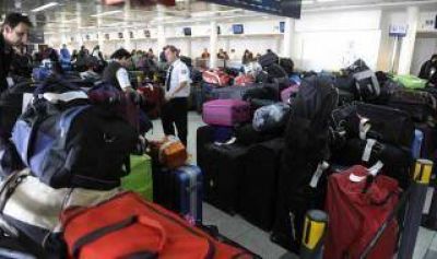 Atraso de vuelos en Ezeiza por huelga de maleteros