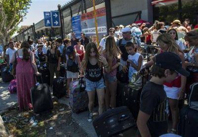Un conflicto sindical portuario complic� a los pasajeros de cruceros