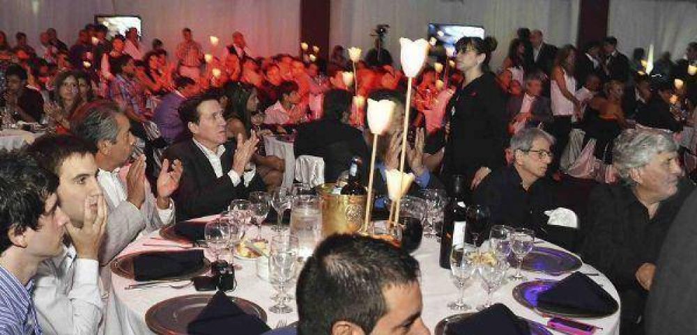 D�az P�rez invitado a los festejos organizados por la obtenci�n del t�tulo de la Copa Sudamericana