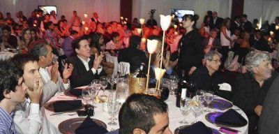 D�az P�rez invitado a los festejos organizados por la obtenci�n del t�tulo de la Copa Sudamericana