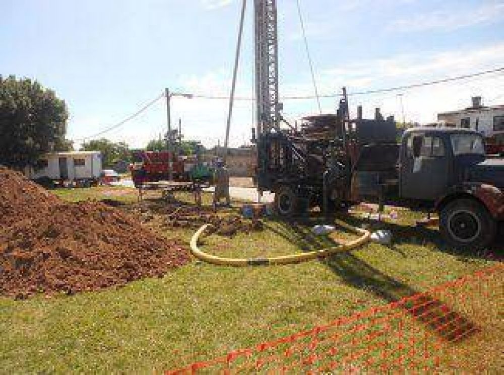 Avanzan las obras de extensi�n de la red de agua potable en los barrios