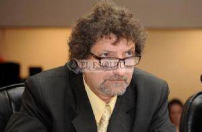 �El intendente se niega a que lo controlen�