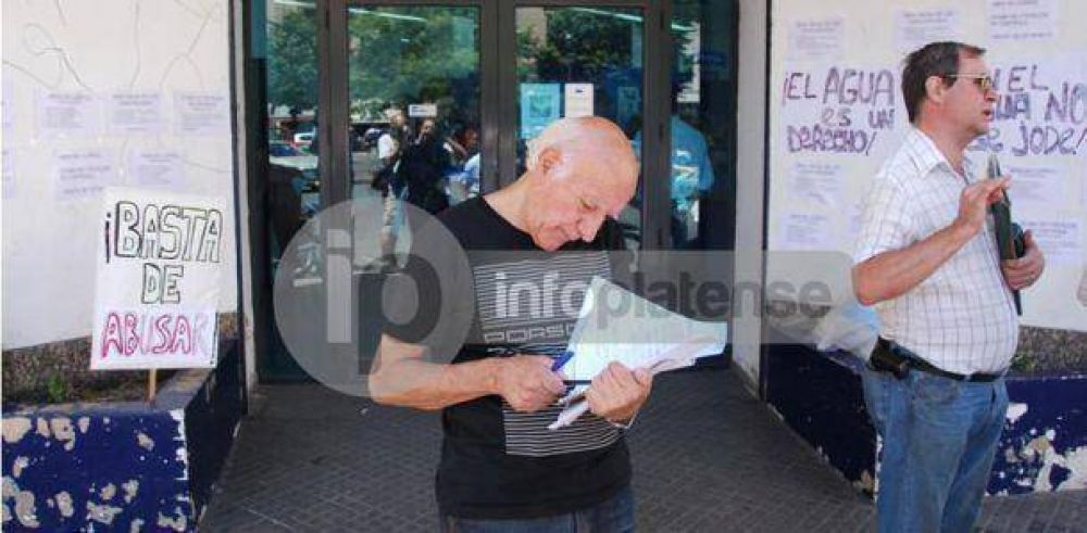 Vecinos se manifestaron frente a Absa