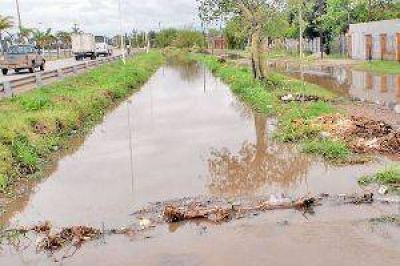 Contin�an los trabajos para reacondicionar la ciudad tras el tornado