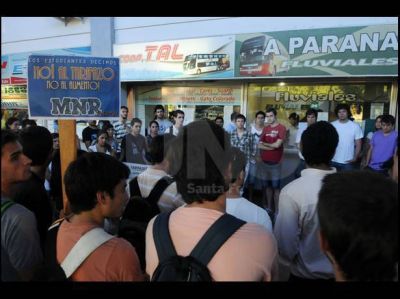 Presentaron el amparo para frenar el aumento del boleto Santa Fe-Paran�